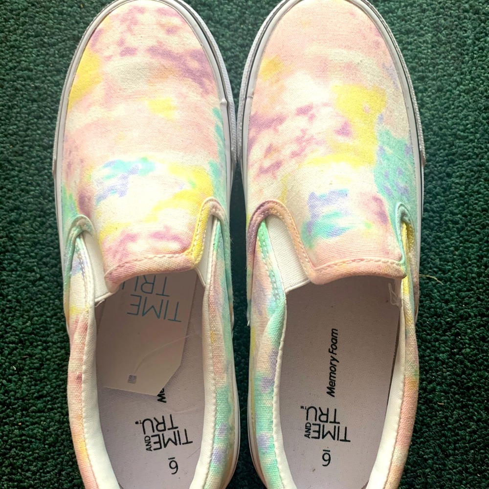 Rainbow/shoes/ size 6 in women’s.